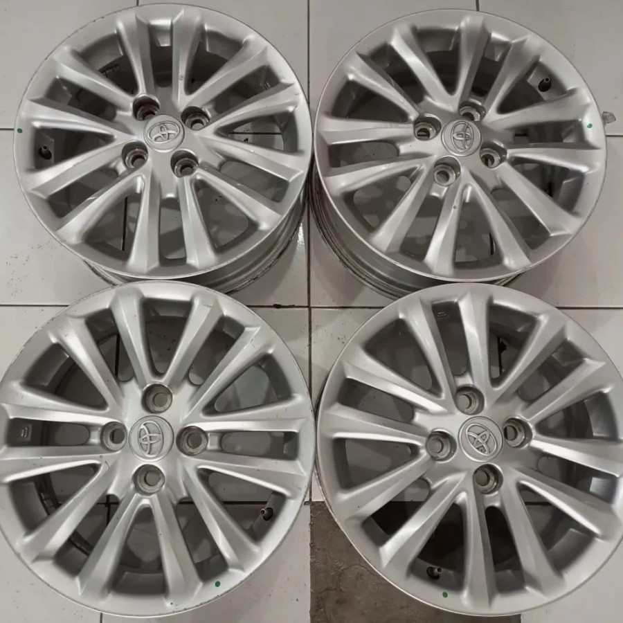 Velg Mobil Bekas Ring 15 STD ETIOS R15X5,5 Lubang 4 ET45