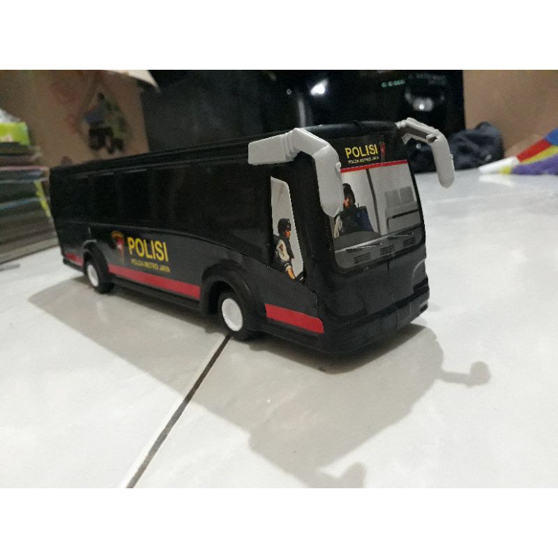 MAINAN MOBIL BUS POLISI