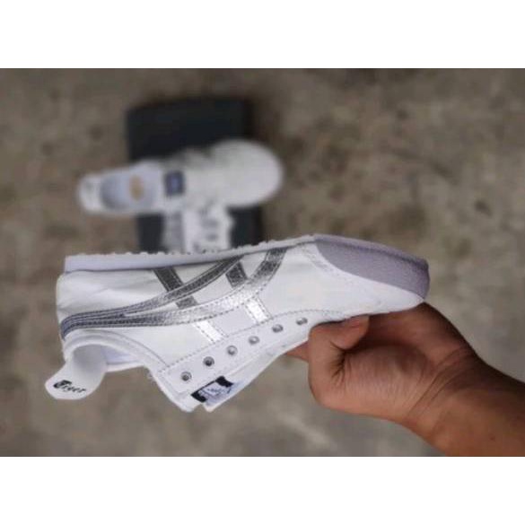 Terbaru Sepatu onit women putih silver grade original