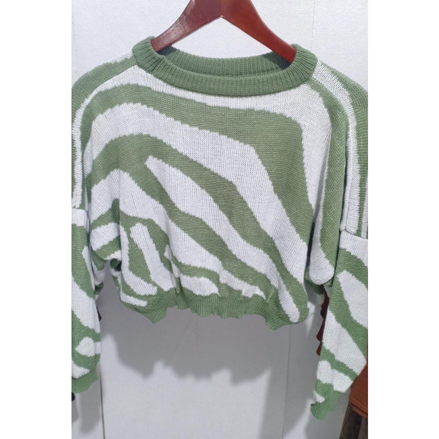 CAROLINA Sweater Rajut Crop Top, Motif zebra