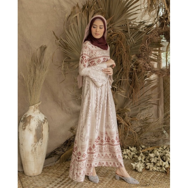 kambera dress wearing klamby preloved