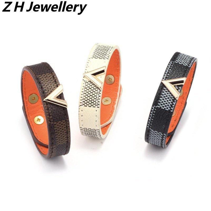 [Z H Perhiasan] Hip Hop Rock Retro Wanita Fashion Stainless Steel Huruf V Gelang Kulit Pesta Perhiasan Aksesoris