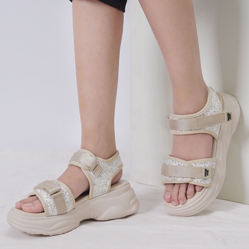 LAPEPA YUK - Dunkenstock AGITHA Sepatu Sandal Wanita Size 36 - 40 Sendal Beleza Wedges Model dua Tali Strap Belakang Hak Tinggi Sole 5cm Sandal Gunung Velcro 37 38 39 Warna Putih Belleza Kekinian Premium Terbaru Shoes Ori Original Mall Official Store