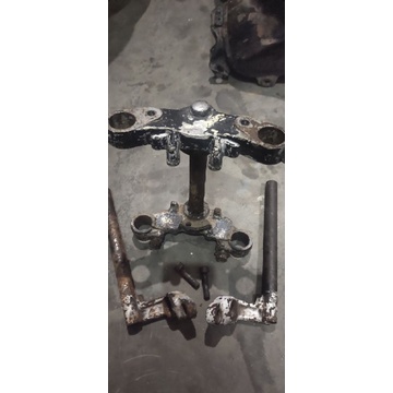 t segi tiga atas bawah set setang setir Suzuki rgr