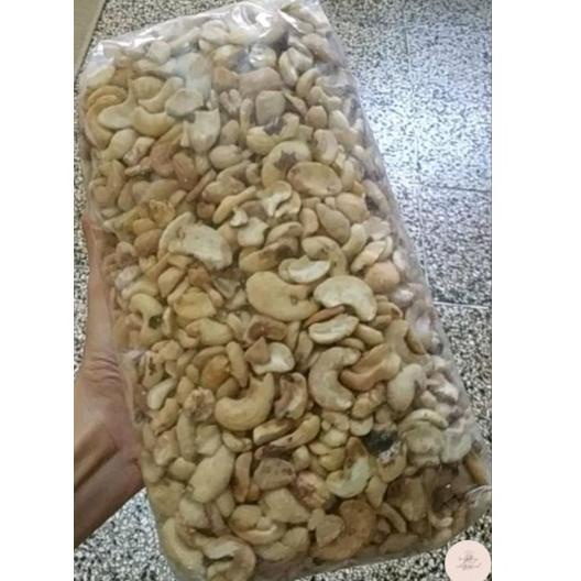 

Gratis (Termurah 1kg)Kacang mede pecah/pecahan/patahan mentah .,.,.,.,