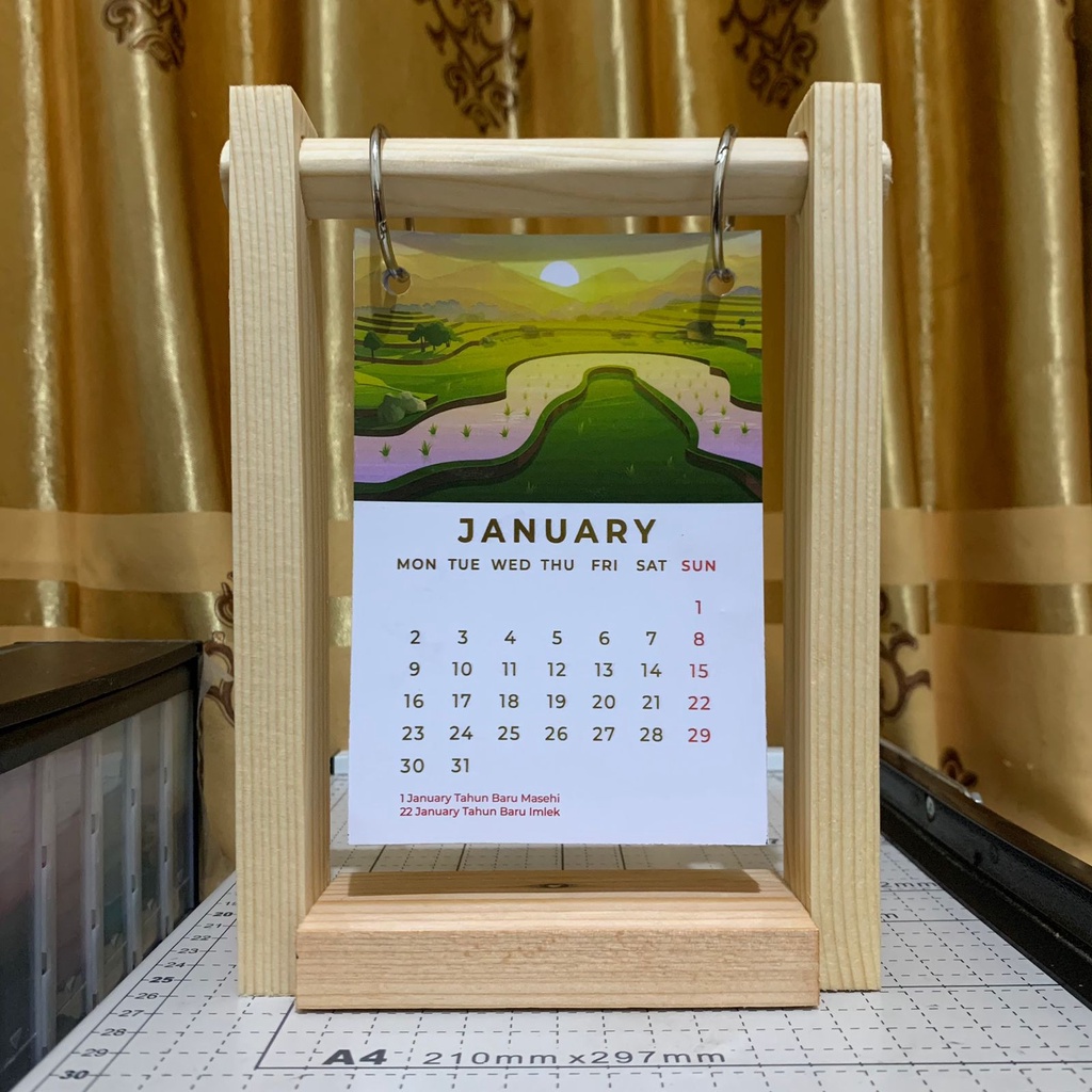 

Wood Stand Kalender Meja Aesthetic New Art 2025 dengan Hari Libur Nasional bisa untuk Hadiah Kado