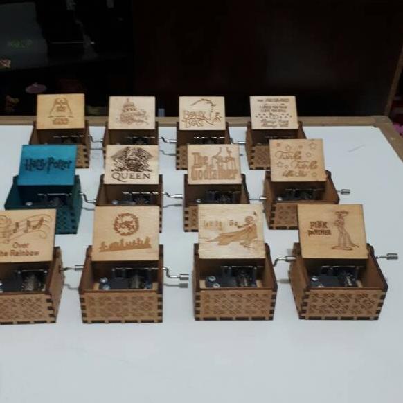 

✦✧✦ Kotak musik kayu vintage putar tangan