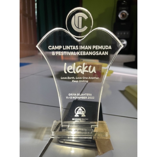 

PLAKAT AKRILIK 8MM CUSTOM MURAH MEWAH