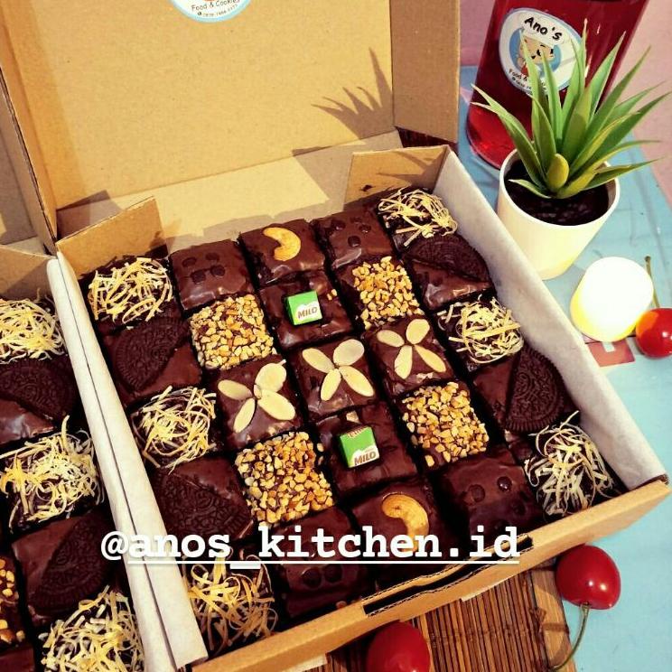 

♠ Brownies Fudgy Dark Cokelat Skat (Isi 25 pcs) Khusus Buat Penggila Cokelat Sejati