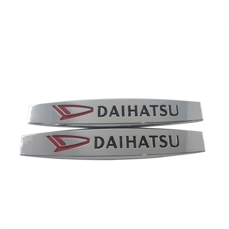 2x Metal DAIHATSU Logo Mobil Auto Side Fender Rear Decorative Emblem Badge Decal Stiker Untuk DAIHATSU