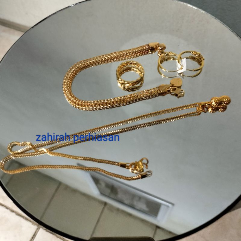 satu set perhiasan wanita motif emas kalung Milano liontin kacang+tikar titanium 888