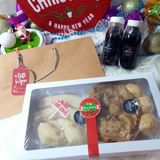 

Hampers Bingkisan Natal Christmas Pempek Tenggiri Dlorisol