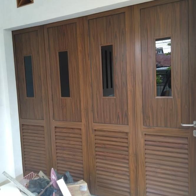 Pintu Garasi Bahan Aluminium Motif Urat Kayu