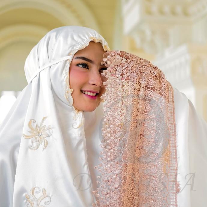 Dionisia Enisa Mukena Luna Maya Dewasa Renda Bordir Terbaru 2020