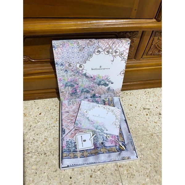 Buttonscarves sevilla series blanco