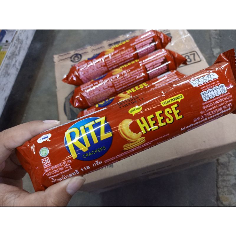 

RITZ Biskuit Sandwich Keju 118 g