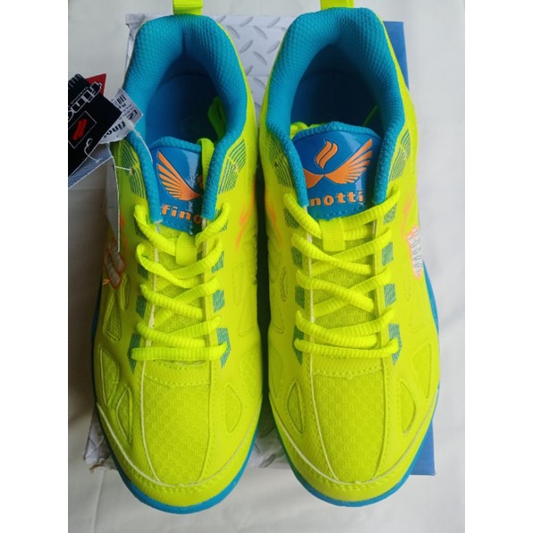 Finotti sepatu badminton