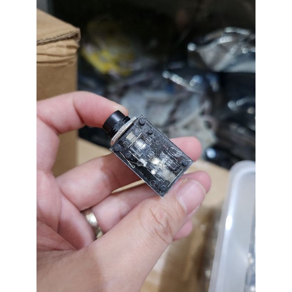 soket akai mono segi transparan 4pin