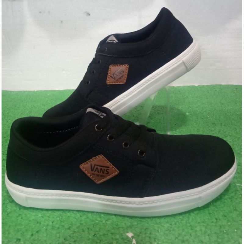 Sepatu Sneakers tali Vans sepatu Vans Hitam