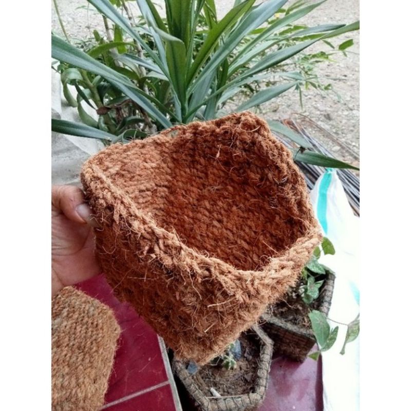 pot anggrek sabut kelapa/ pot bunga sabut kelapa/pot gantung sabut kelapa/pot dari sabut