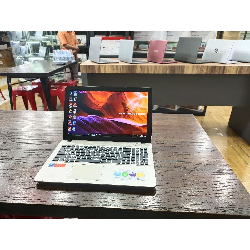 Laptop Asus X540 RAM 4GB SSD 128GB Generasi baru sangat mulus super kencang