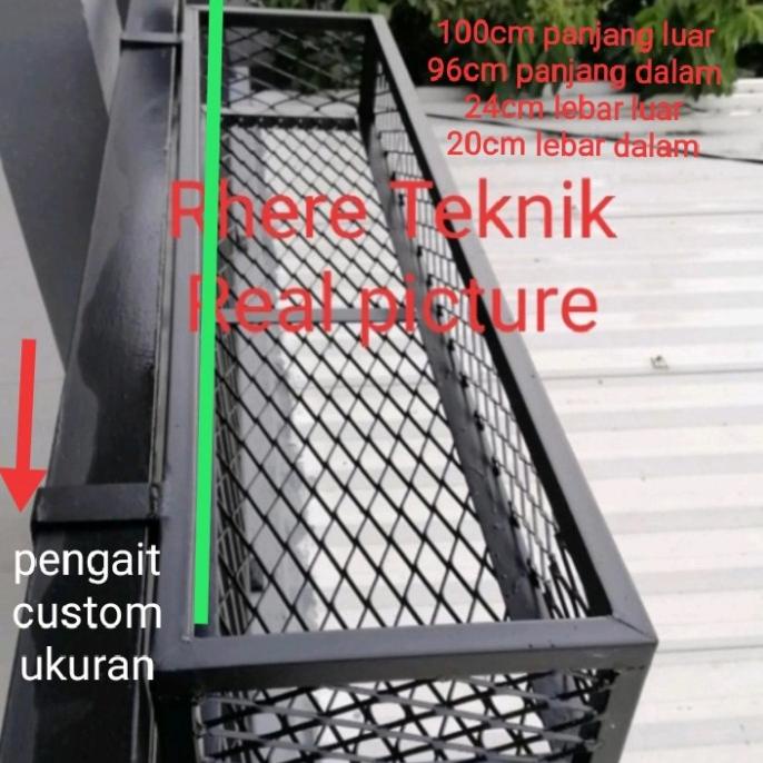 rak gantung pot bunga tanaman hias di pagar