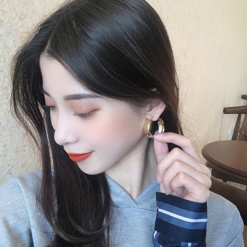 Fancyqube Golden Anting Hoop Besar Anting Hoop Geometri Korea Anting Logam Untuk Wanita Perempuan Retro Drop Earrings