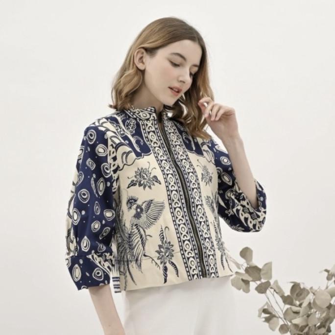 Bomber jaket batik wanita modern / luaran batik navy motif bangau mura