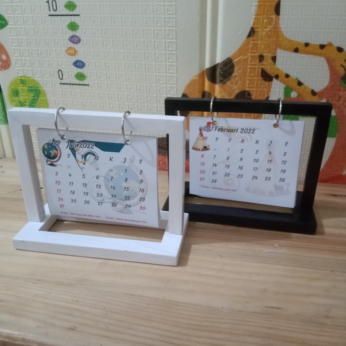 

✨NEW✨ - Kalender Meja 2022 Kayu Jati Belanda + Kalender 2022 - Putih, SERI UMUM