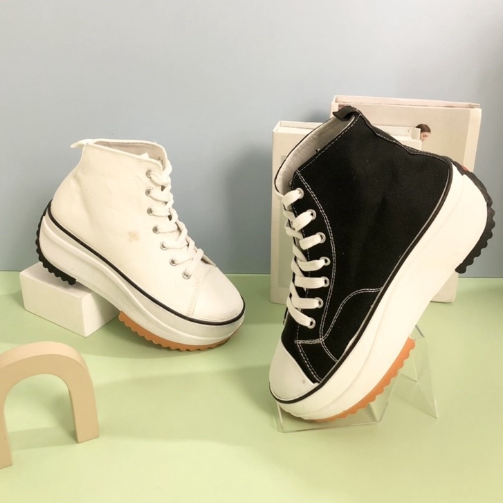 SALE DEFECT KECIL JIMIN Sepatu Boots Sneakers Wanita Sekolah Import