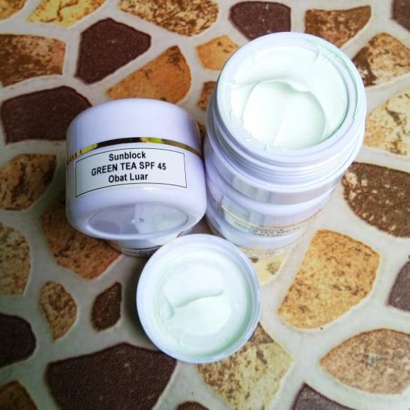 Produk Terbaik--SUNBLOCK GLOWING GREEN TEA SPF45 WATER PROOP