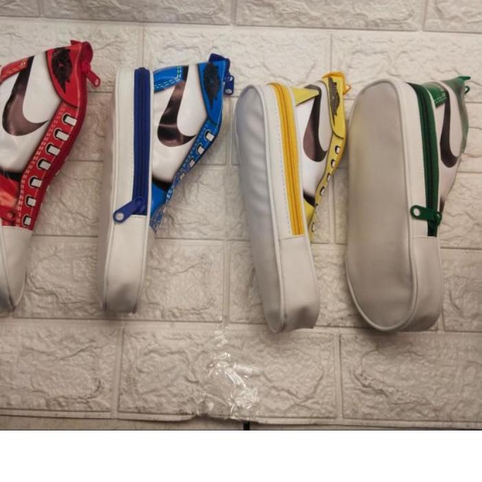 

POPULER TEMPAT PENSIL MODEL SEPATU KARAKTER & MOTIF NIKE``
