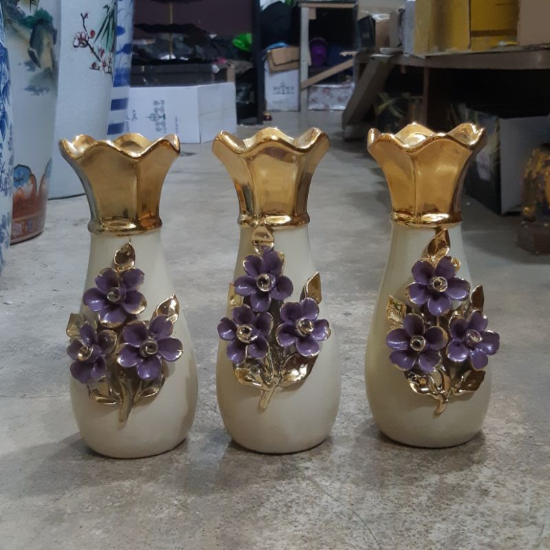 3 Pcs Pajangan Guci Warna Krem Motif Bunga Timbul Pajangan Lemari Kaca Hiasan Lemari Sudut Dekorasi 