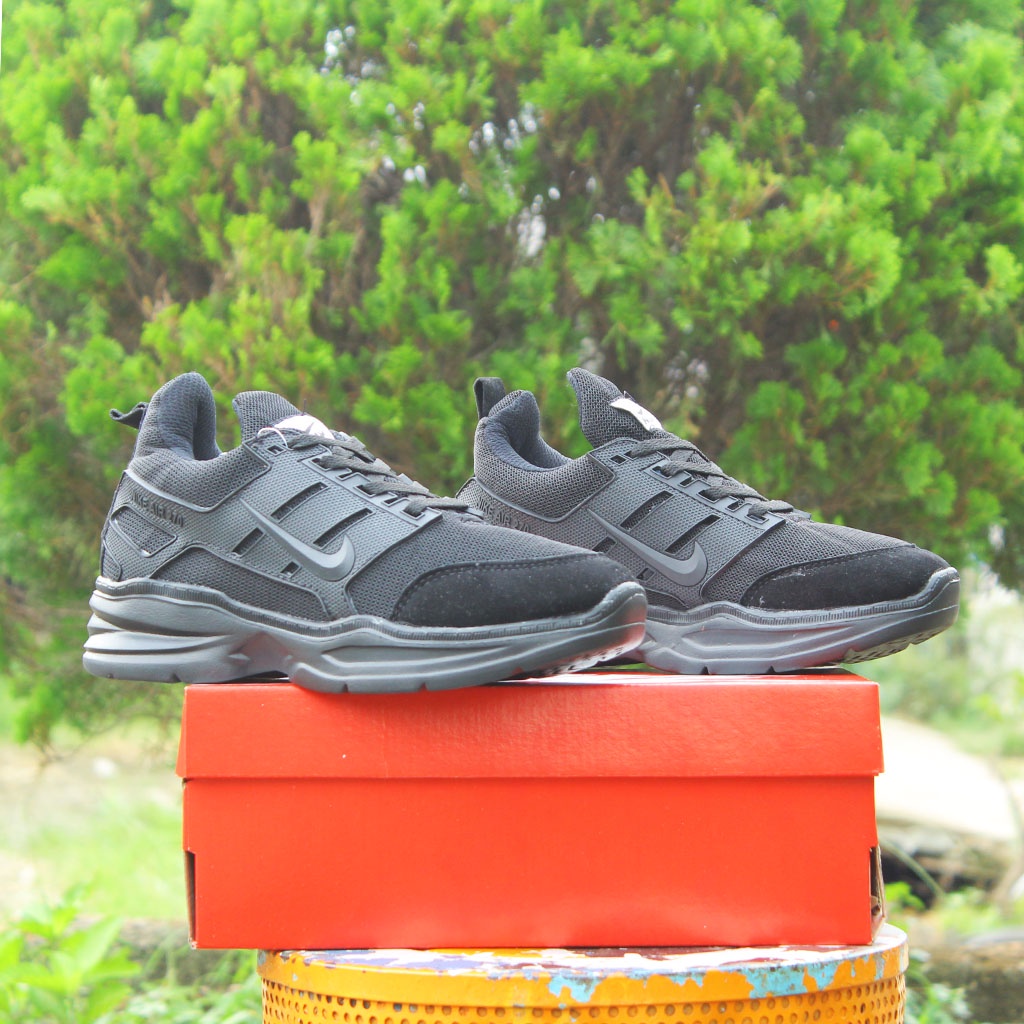 SEPATU HITAM POLOS FULL BLACK / SNEAKERS PRIA DAN WANITA / SEPATU COUPLE / SEPATU SEKOLAH/SEPATU KERJA HITAM / SNEAKERS PASANGAN SNEAKERS WANITA / SEPATU WANITA TERBARU / LENTUR DAN RINGAN / SEPATU JOGGING / SEPATU OLAHRAGA WANITA / SEPATU SPORT