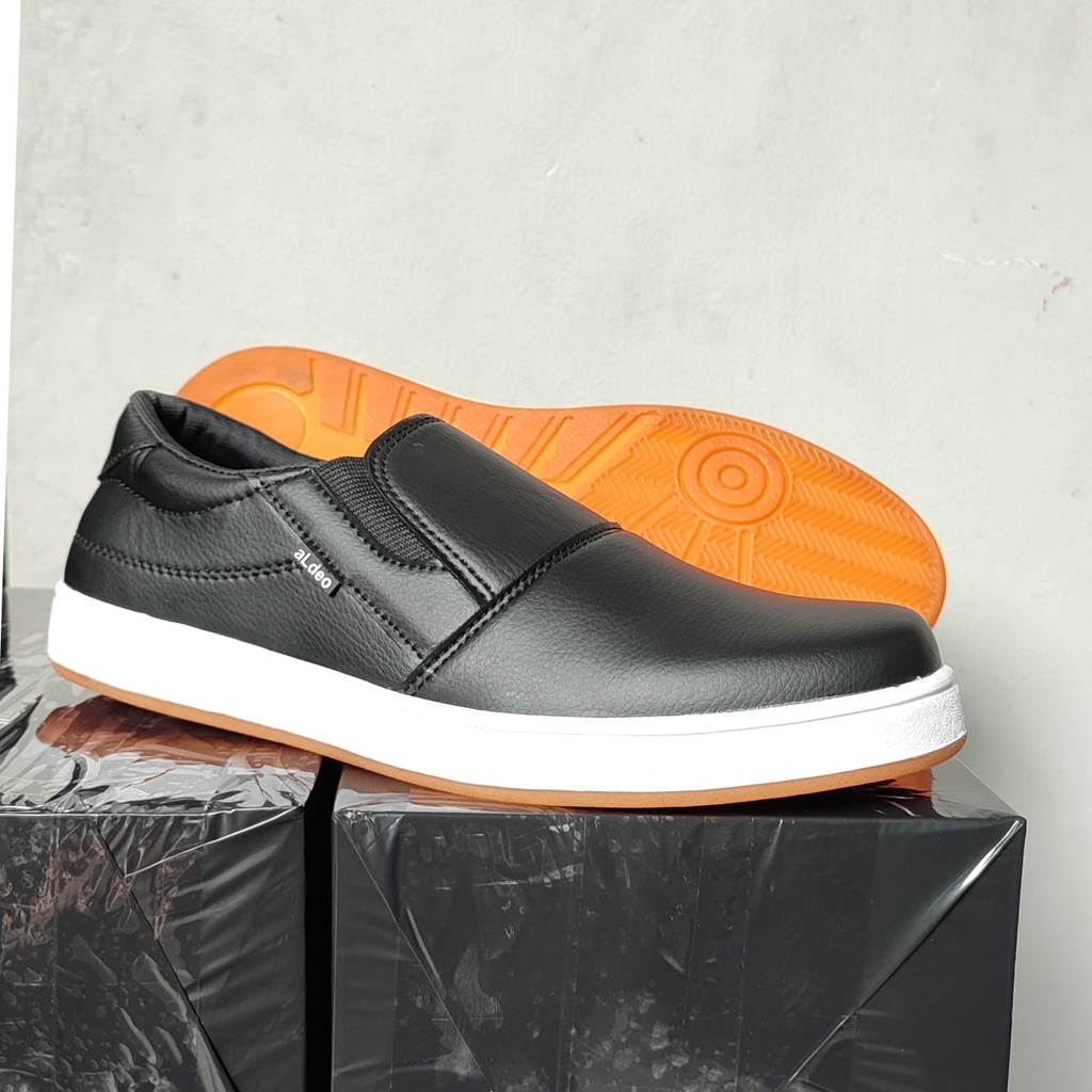 ALDEO S20 Sepatu Pria Casual Slip On Cowok Hitam Polos Original Lokal Terbaru Slop Santai Murah Buat Gaya Kerja