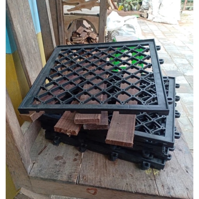 Alas base untuk lantai kayu atau rumput decking tile 30x30 cm