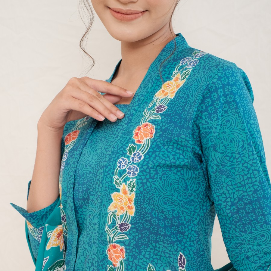 Kebaya Encim Batik Tanahan Lengan 7/8 Meradelima Katun Biru Tosca