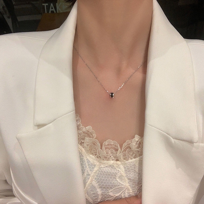 Roselife Trendi Dapat Diputar Menara Hitam Liontin Kalung Untuk Wanita Gadis Elegan Silinder Pesona Tulang Selangka Rantai Kalung Perhiasan
