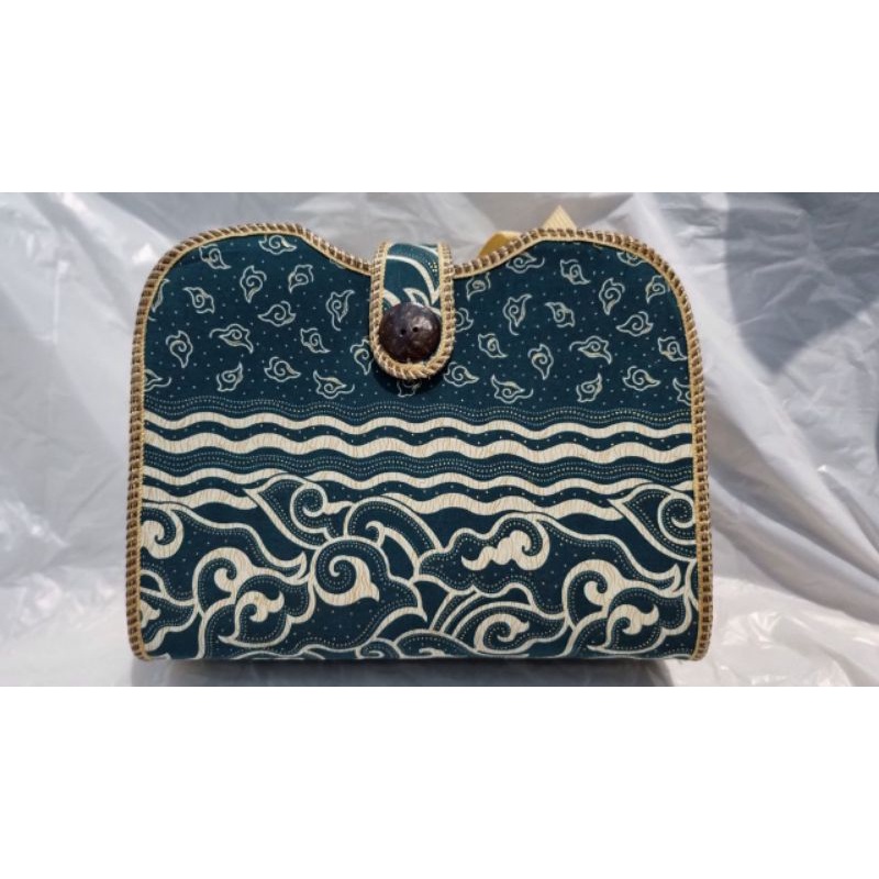 Tas kotak dari bahan batik buat ibu pengajian
