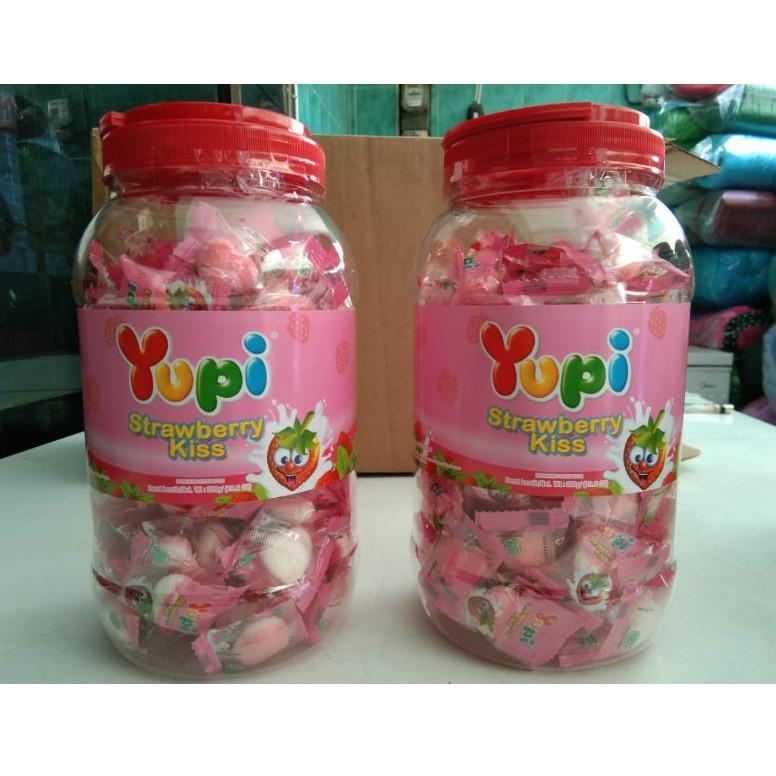

㊑ Permen Yupi Strawberry Kiss Jar 300gr Toples ㅴ