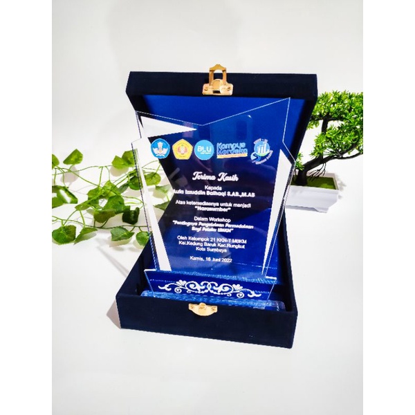 PLAKAT AKRILIK CUSTOM KKN MAGANG CINDERAMATA WISUDA PERPISAHAN SOUVENIR SEMINAR