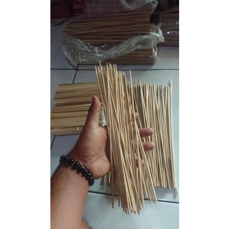 

TUSUK SEMPOL, SATE( halus rapi) panjang 30cm diameter 3. 5MM (100 pcs)