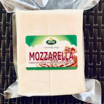 

☍Grosir S7AEJ Mozzarella Arla Block Pizza Topping 1kg , enak, mulur J99 ✩Diskon