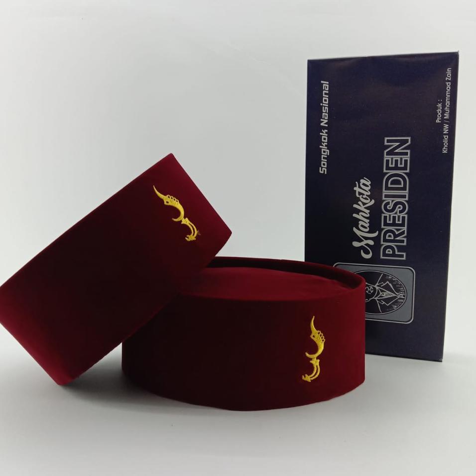 [KODE PRODUK CYDGA4635] Peci Merah Logo Kujang. Logo Kujang. Peci Merah. Songkok Nasional