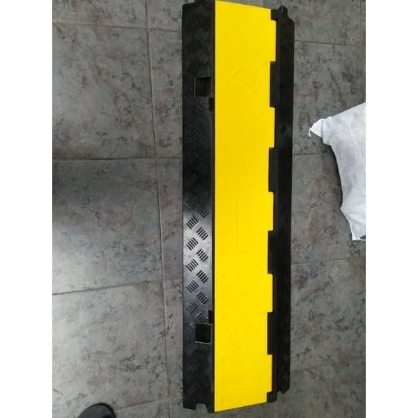 

SPEEDBUMP CABLE / POLISI TIDUR KARET 1 LINE