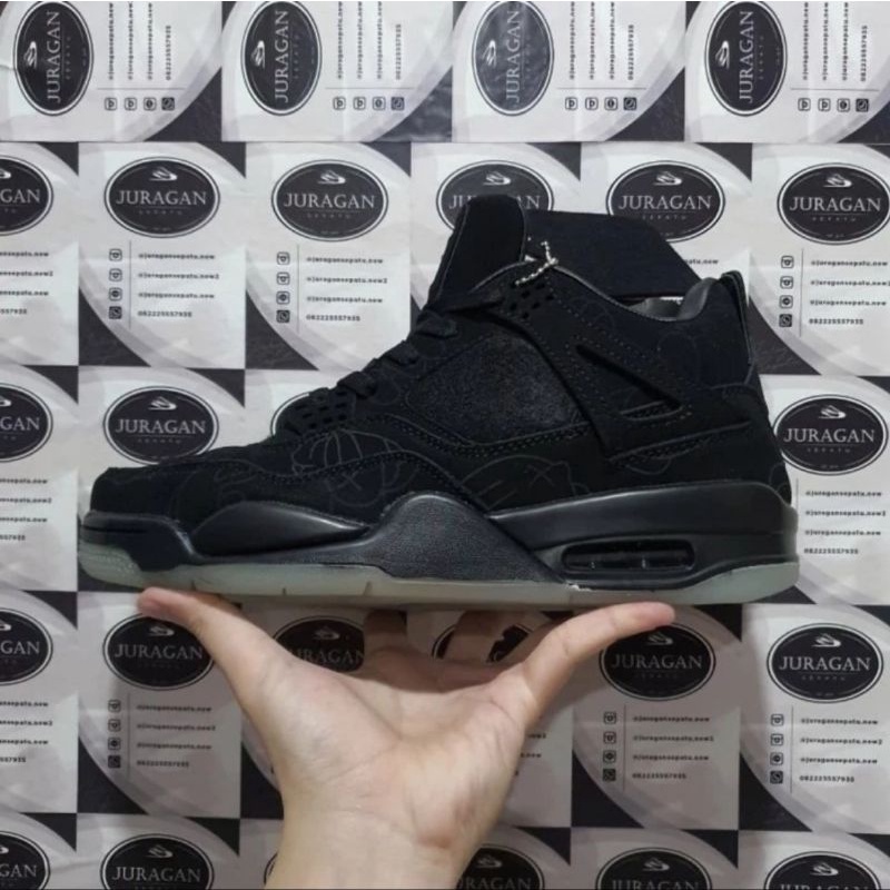 Air Jordan 4 Retro x KAWS &quot;Black&quot;