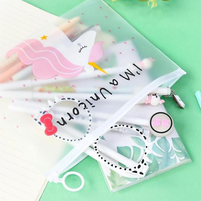 

✒✒ COD 1 LUSIN ( 12PCS ) PULPEN GEL MOTIF FREE TEMPAT PENSIL TRANSPARAN UNICORN QQ28A