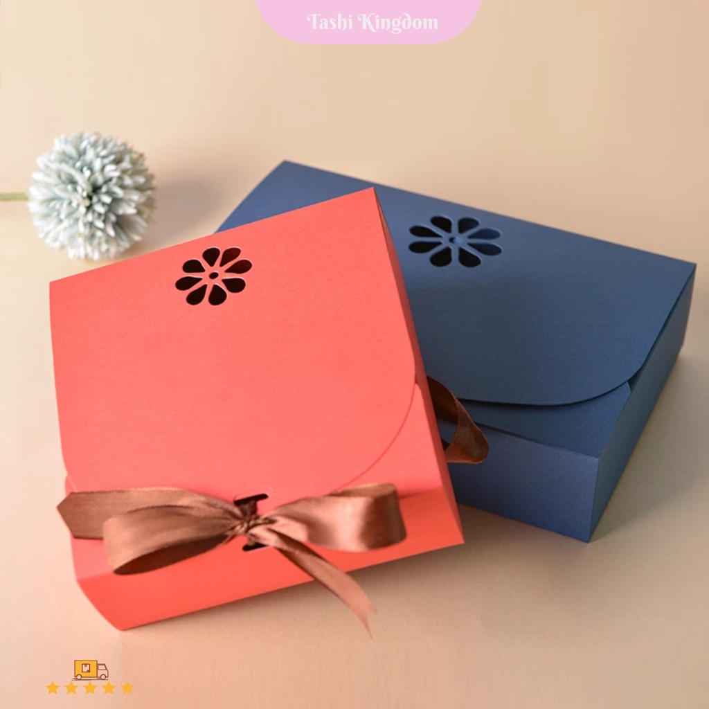 

Kotak Kado pita Bunga / Kotak Hadiah Polos / Gift Box Hampers / kotak kue