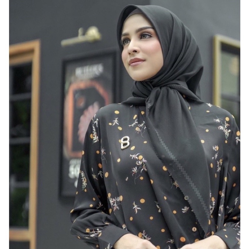 Readyy jet black buttonscarves dan Everyday scarf black