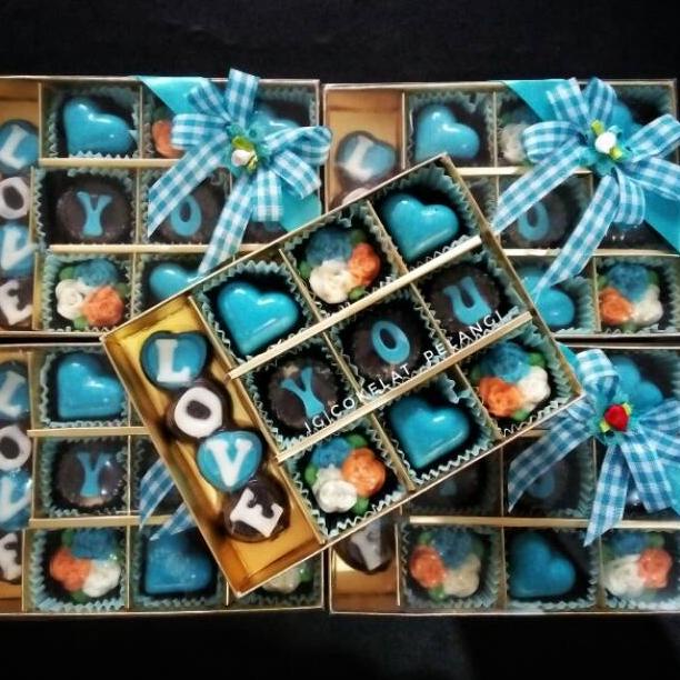 

[No]-M29B✉| Hadiah coklat valentine untuk pacar sahabat teman saudara cokelat pelangi box sekat 12 love you kekinian